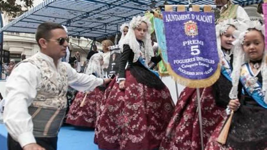 Foguerer Carolinas muestra su malestar por su premio y culpa a una «mano negra»