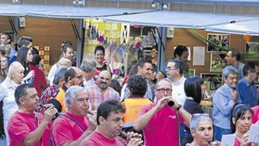 Medio centenar de comercios se dan cita en la Fira de Sant Miquel