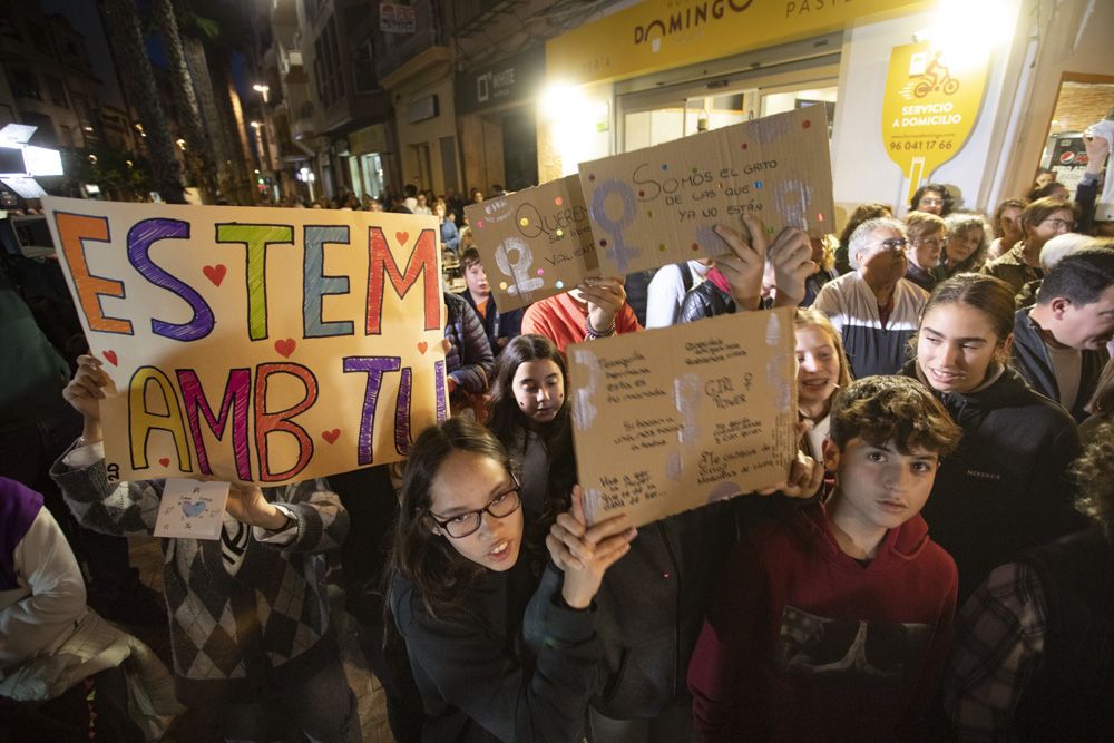 Protesta en repulsa del último asesinato machista perpetrado en Sagunt