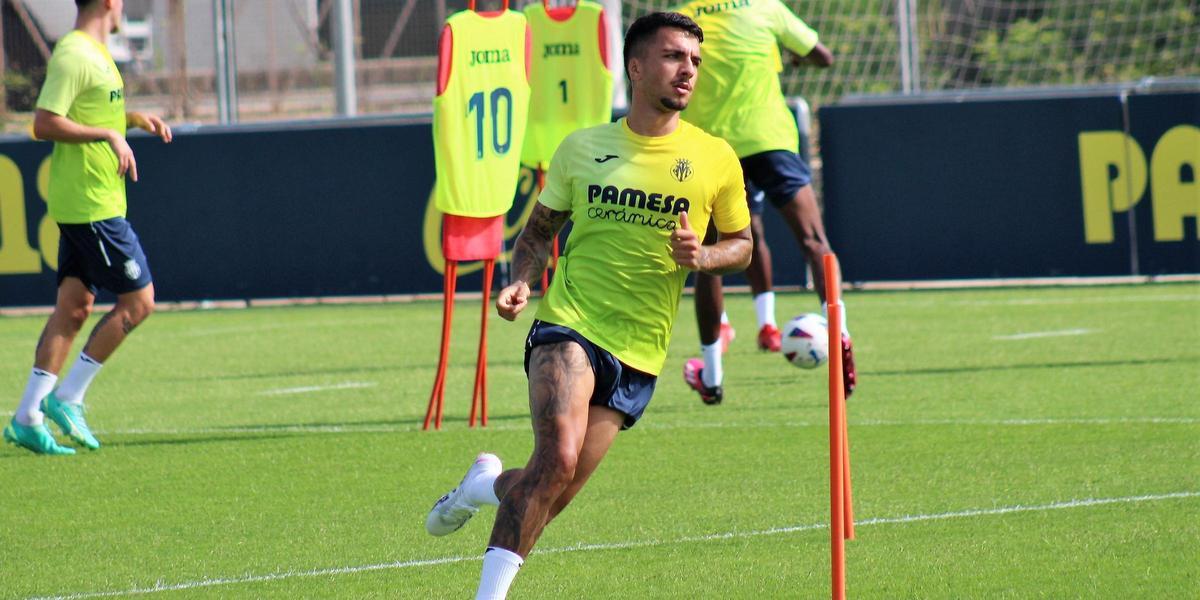El joven lateral vigués Dani Tasende, del Villarreal B, se encuentra en la recta final de su lesión.