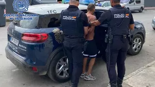 Amenaza a su pareja e intenta arrollar a los policías con su coche en Alcantarilla y el juez lo deja libre