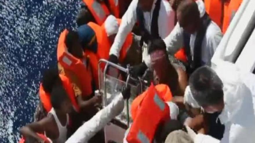 Dramático rescate de inmigrantes en el Mediterráneo