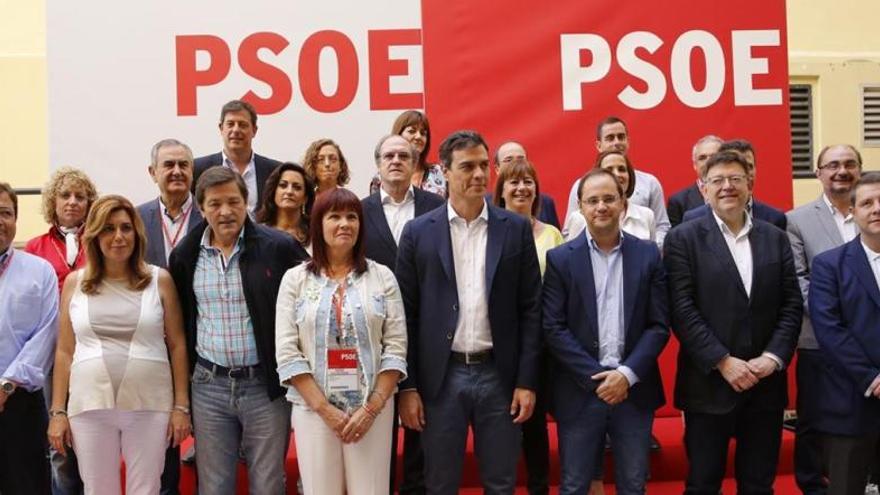 Reunión informal en el PSOE antes de su Comité Federal.