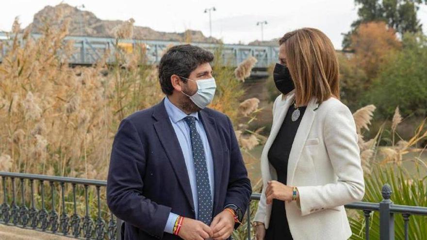 Fernando López Miras y Patricia Fernández.