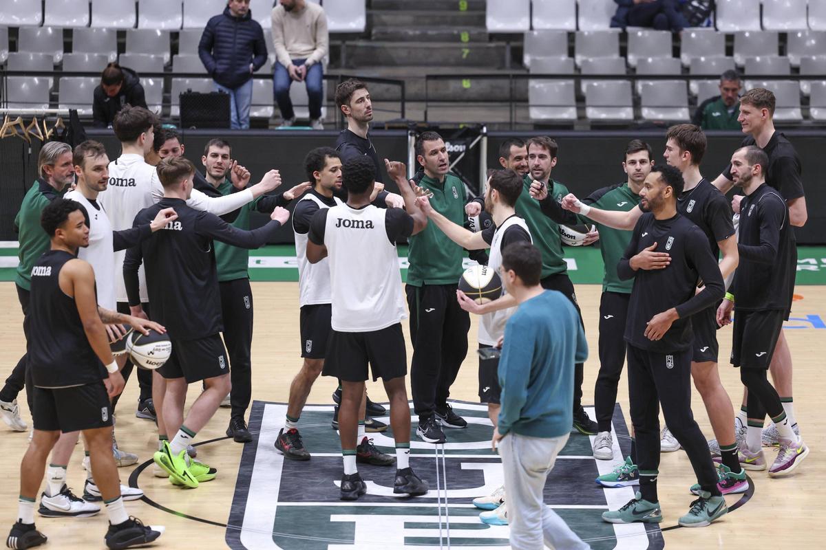 La plantilla del Joventut se entrena antes de la Copa