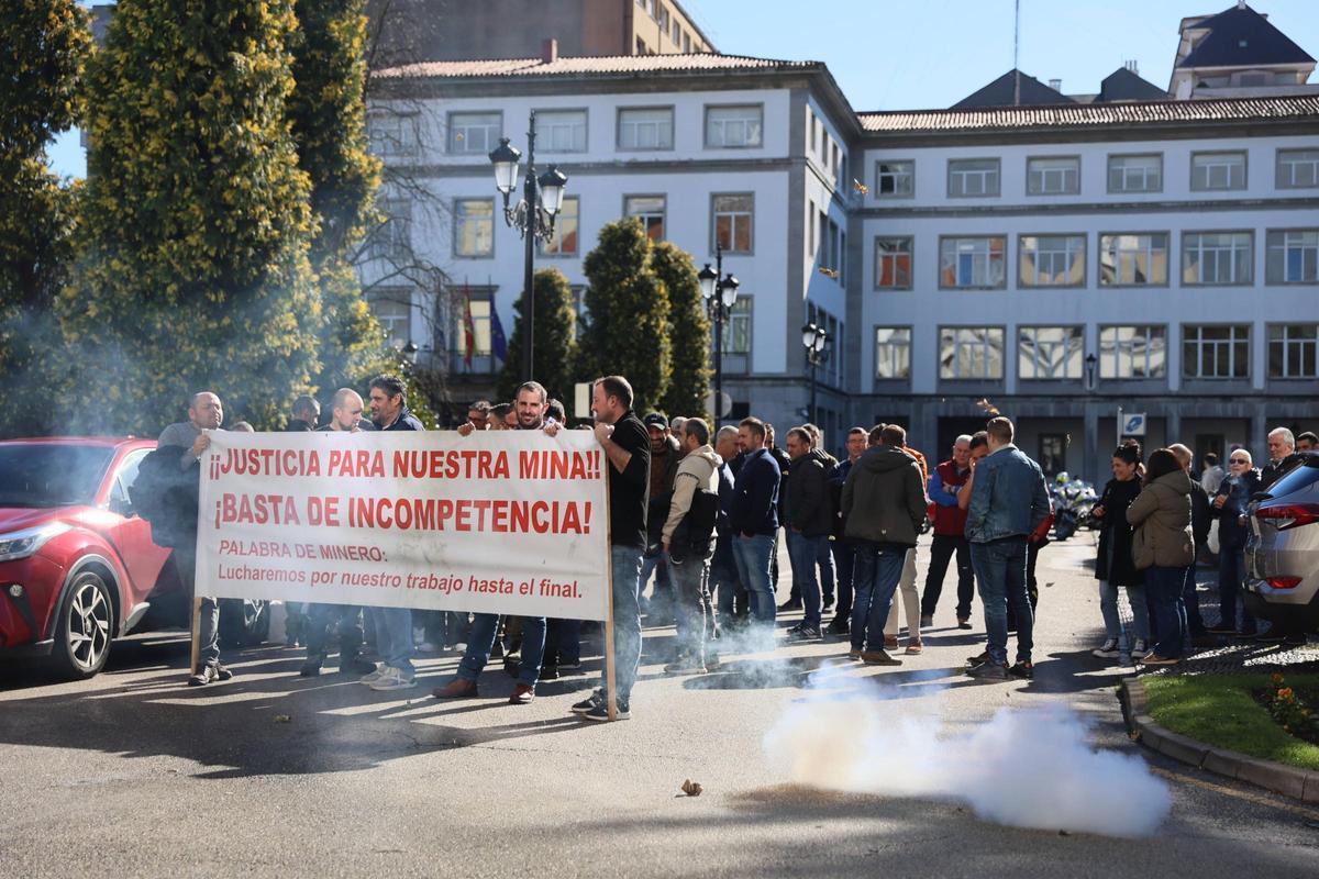 Una de las concentraciones de los trabajadores de Tyc Narcea en Oviedo el pasado febrero.