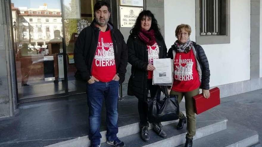 Miguel Ángel Menéndez, María Luisa Valdés y Flor Menéndez, ayer, en Oviedo.