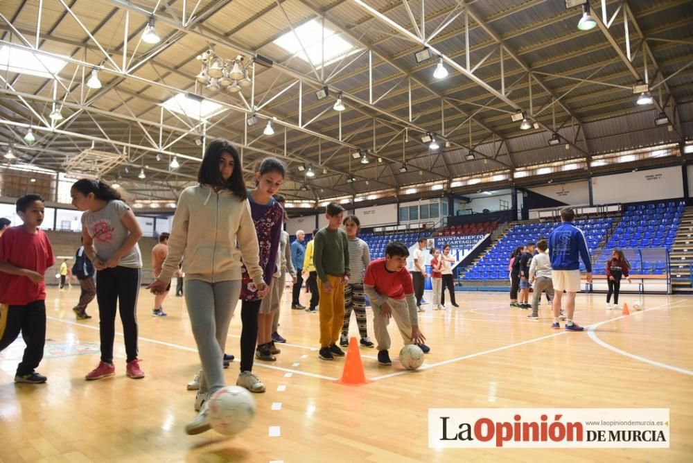 Encuentro de escolares con los jugadores del Plást