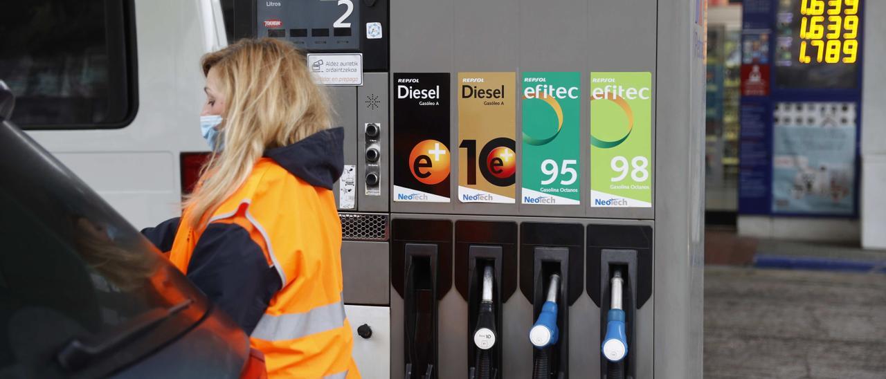 La gasolina sube en Canarias un 3,7% desde la invasión