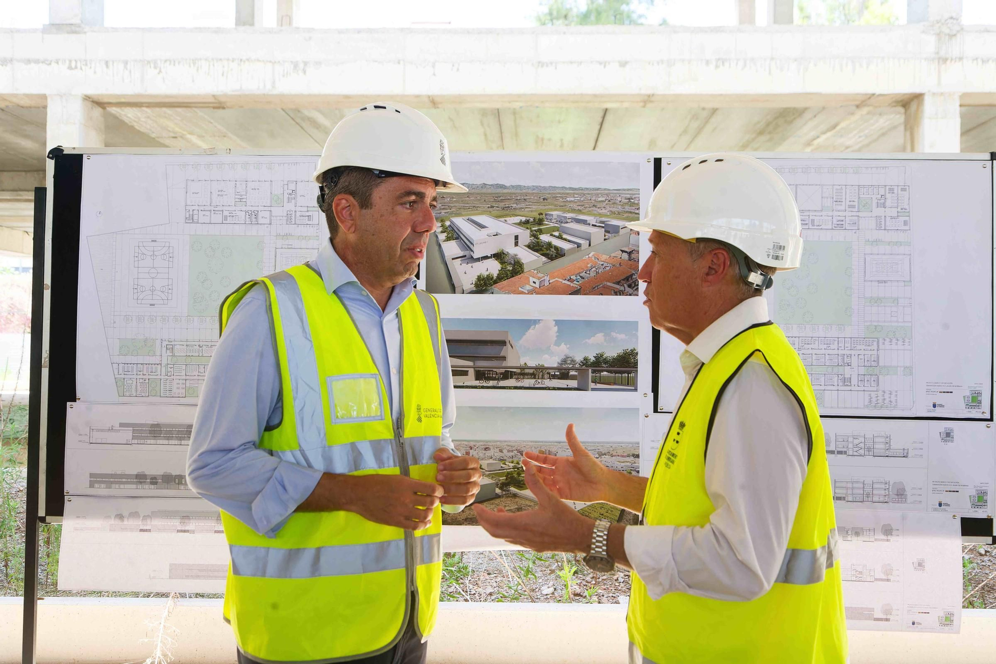 Visita de Mazón al futuro IES Jaume I de Burriana