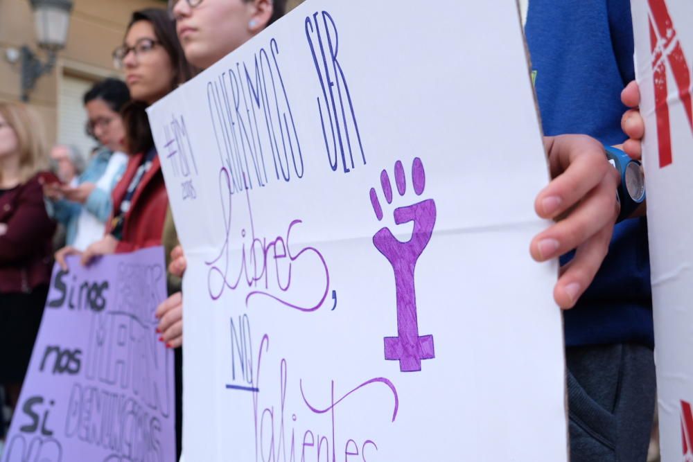 Cientos de mujeres se han manifestado en Elda