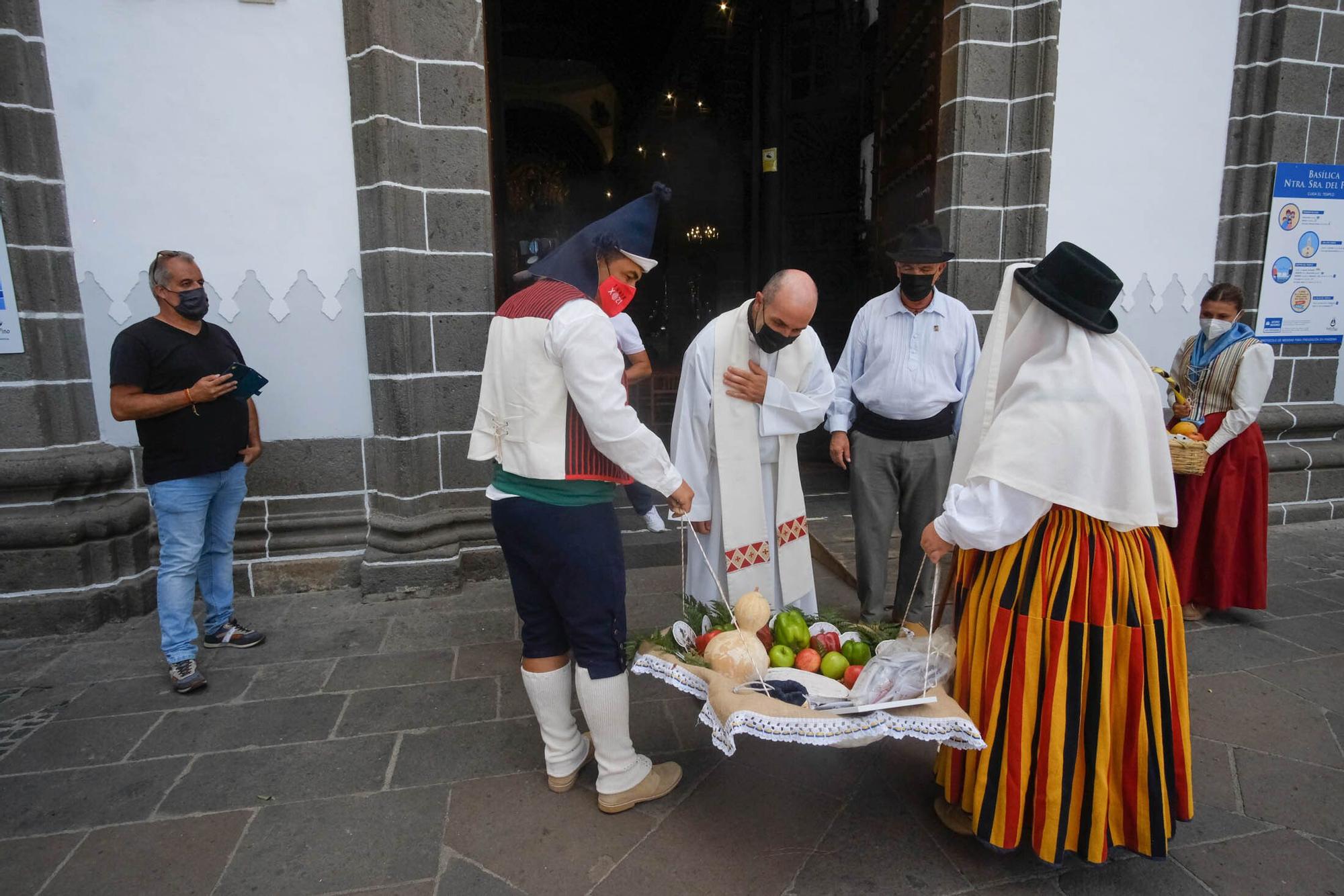 Ofrenda simbólica de los ayuntamientos de Gran Canaria a la Virgen del Pino (07/09/2021)