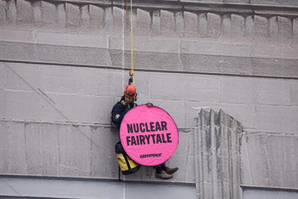 Greenpeace protesta ante la Cumbre de la Energía Nuclear en Bruselas