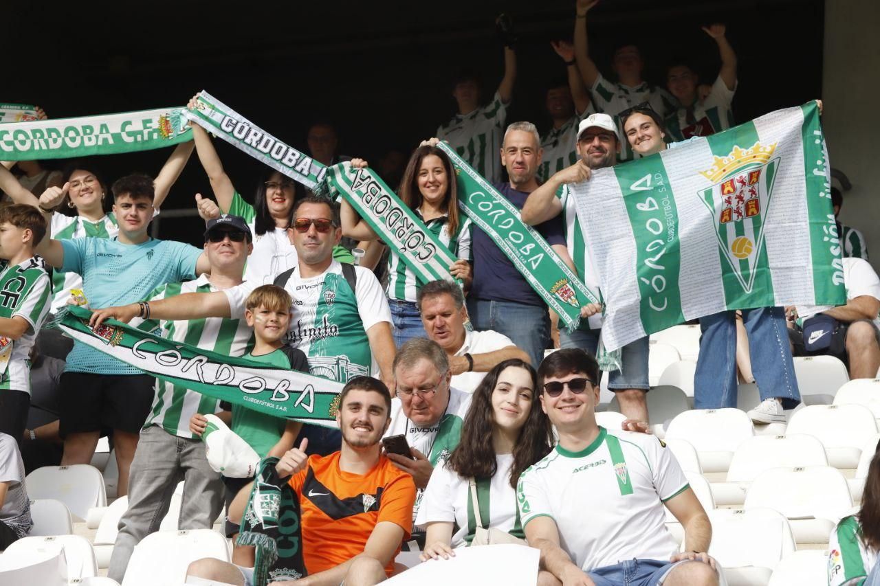 Córdoba CF-Ponferradina | Las imágenes de la afición blanquiverde en el play off de ascenso