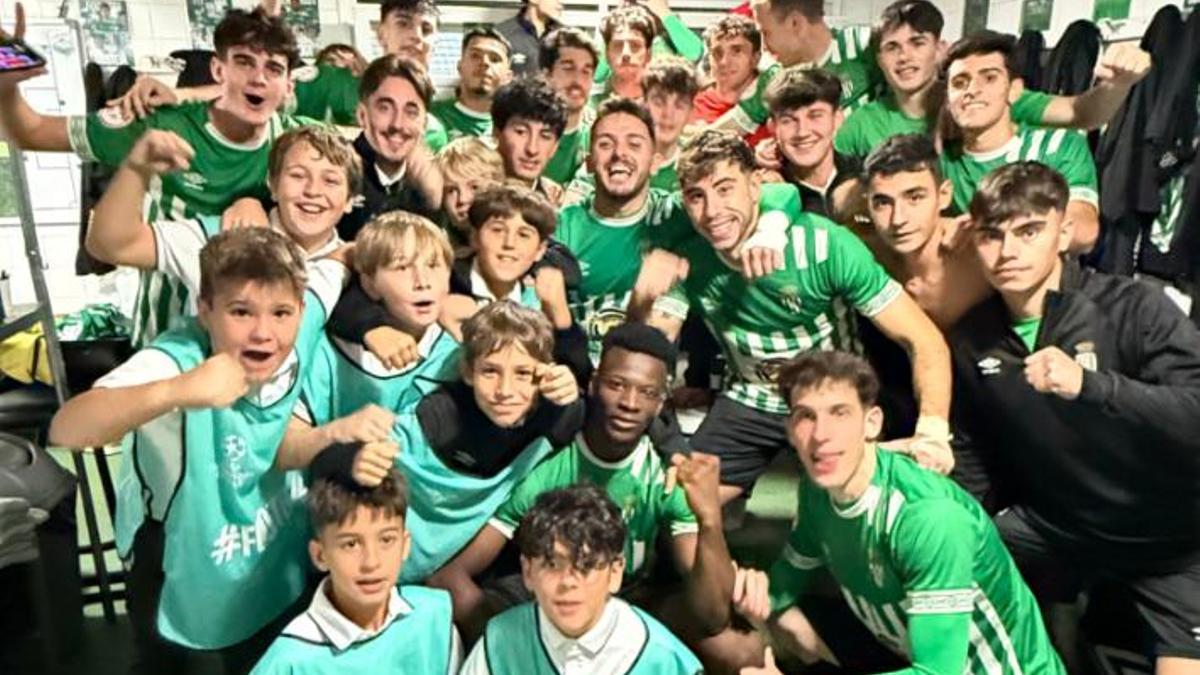 El Peralada celebra la victòria al vestidor.