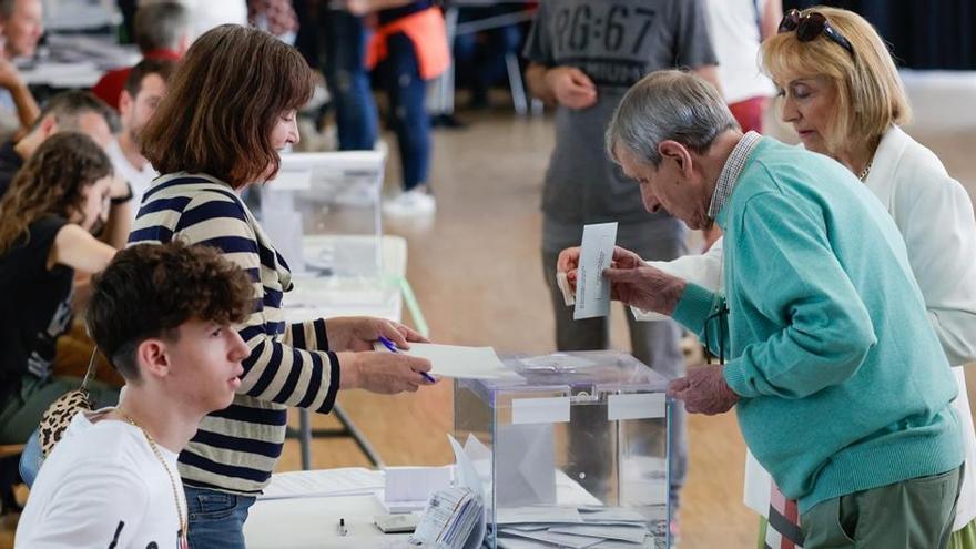 Miembros de una mesa electoral un domingo de verano: &quot;¡Menudo palo!&quot;