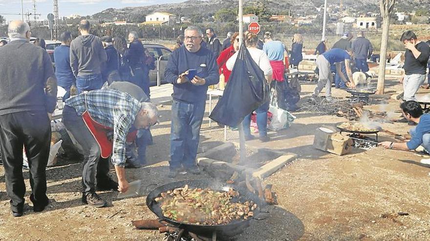 Paellas y juegos en el Día del Vecino de Coasveca