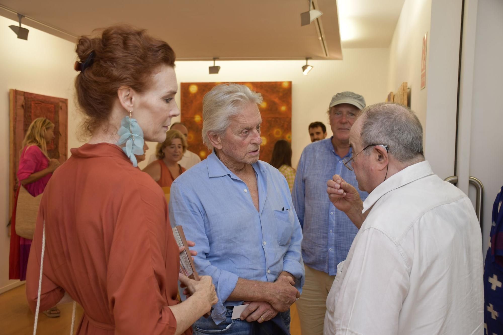 Vernissage mit Hollywood-Star: Michael Douglas bei der Vernissage von Vater und Tochter Zupan auf Mallorca