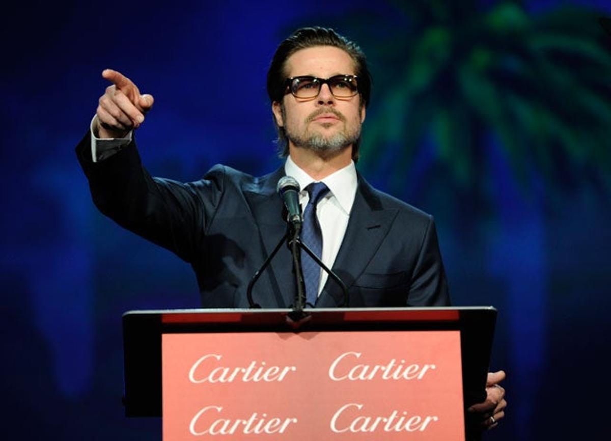Brad Pitt hablando en la gala Palm Springs