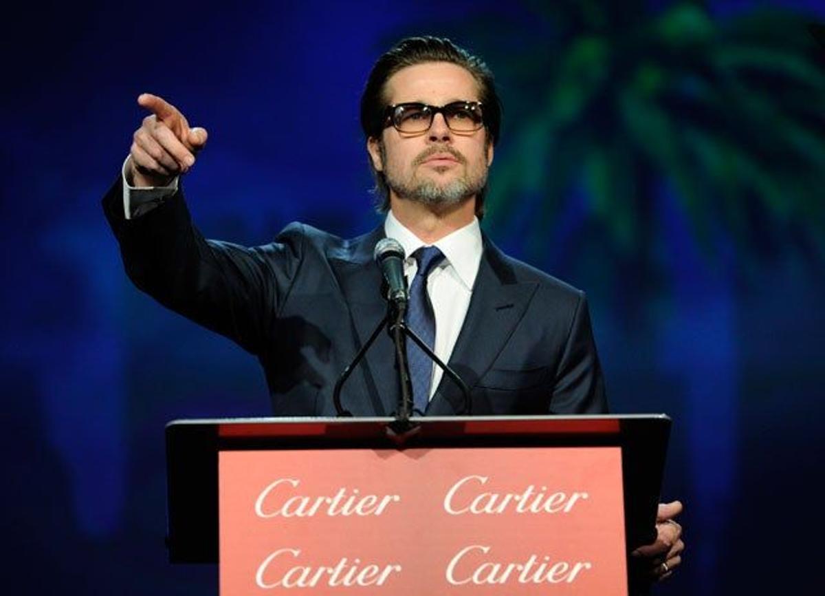 Brad Pitt hablando en la gala Palm Springs