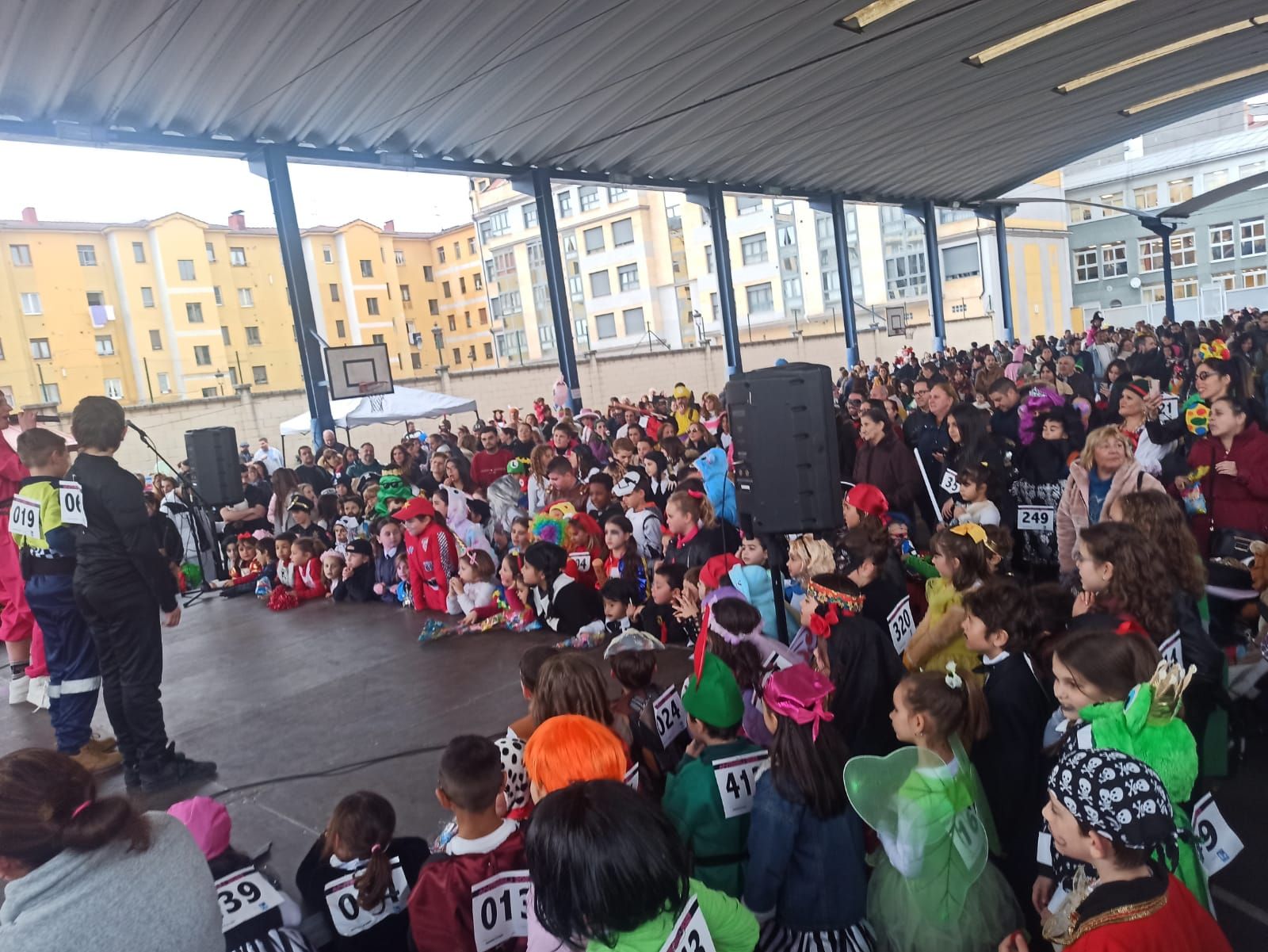 Los niños toman las calles en el Antroxu infantil de La Felguera