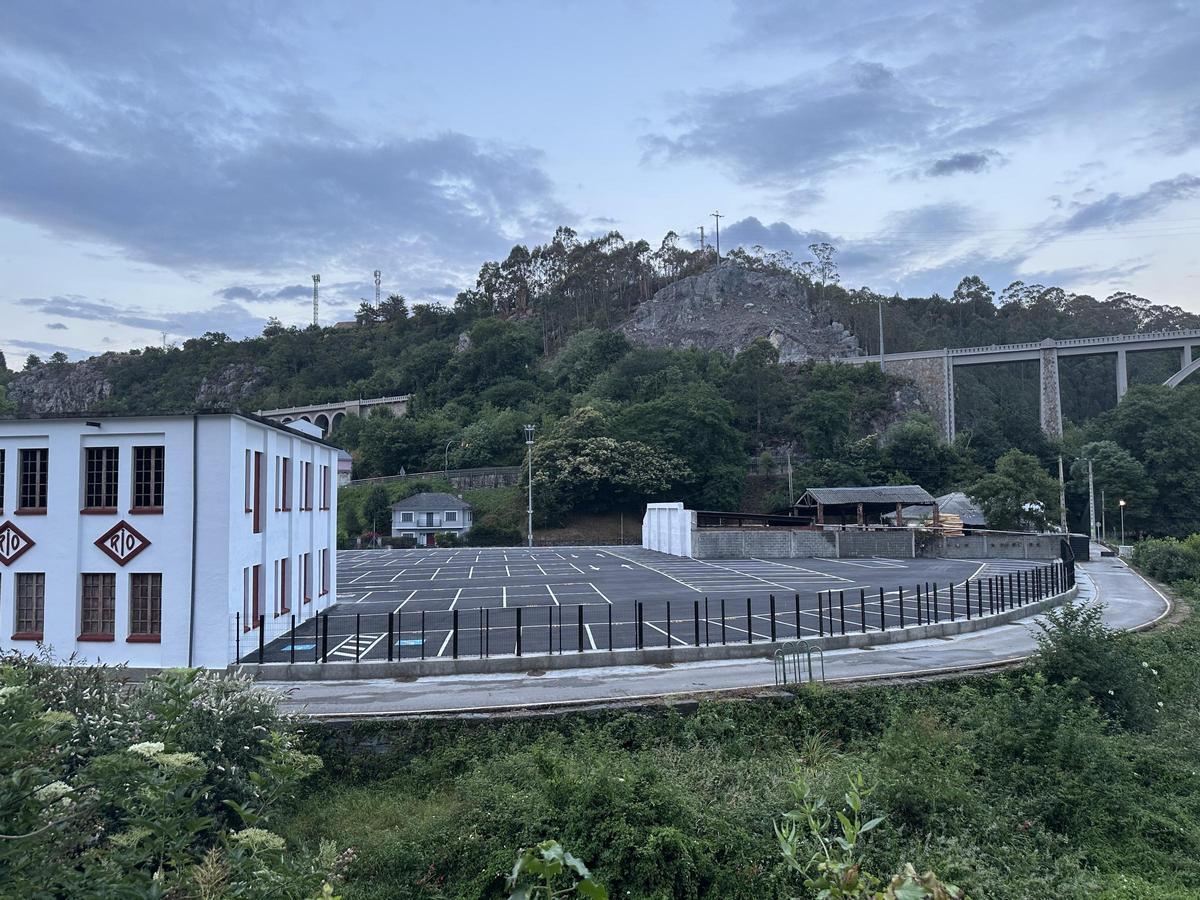 El parking visto desde Las Arroxinas.