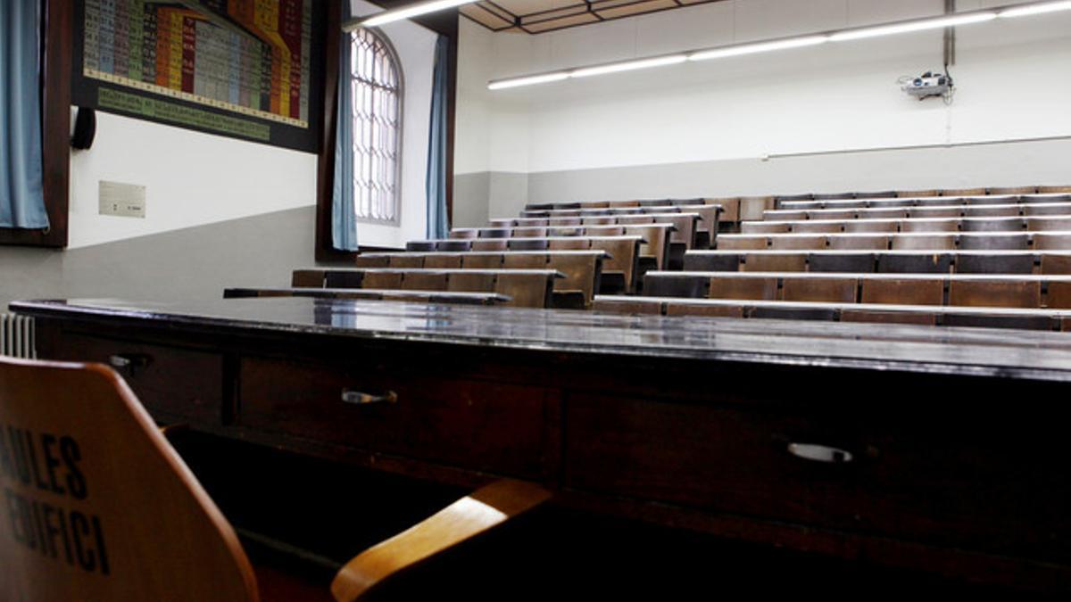 Aula vacía en la Universidad de Barcelona.