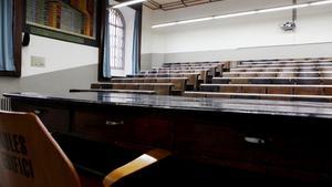 Aula buida a la Universitat de Barcelona.