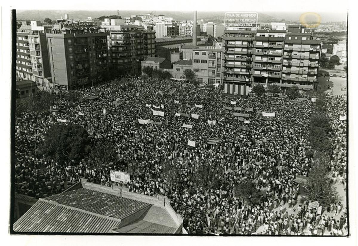 Celebració de la Diada a Sant Boi de Llobregat, el 1976.