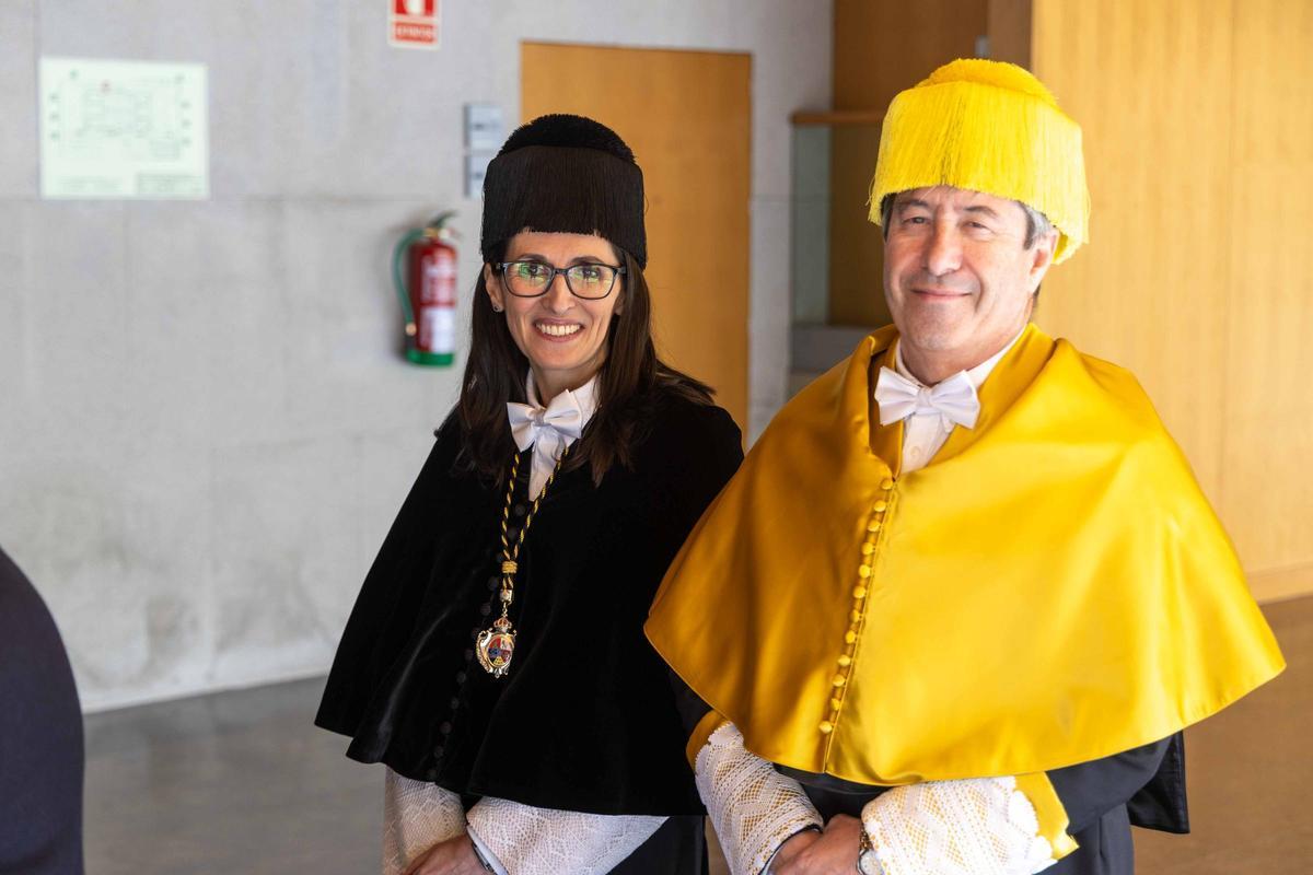 Trescientos alumnos de Medicina de la USC se gradúan con Victoria Sampayo y Andrés Soto como padrinos de la promoción Trescientos alumnos de Medicina de la USC se gradúan con Victoria Sampayo y Andrés Soto como padrinos de la promoción