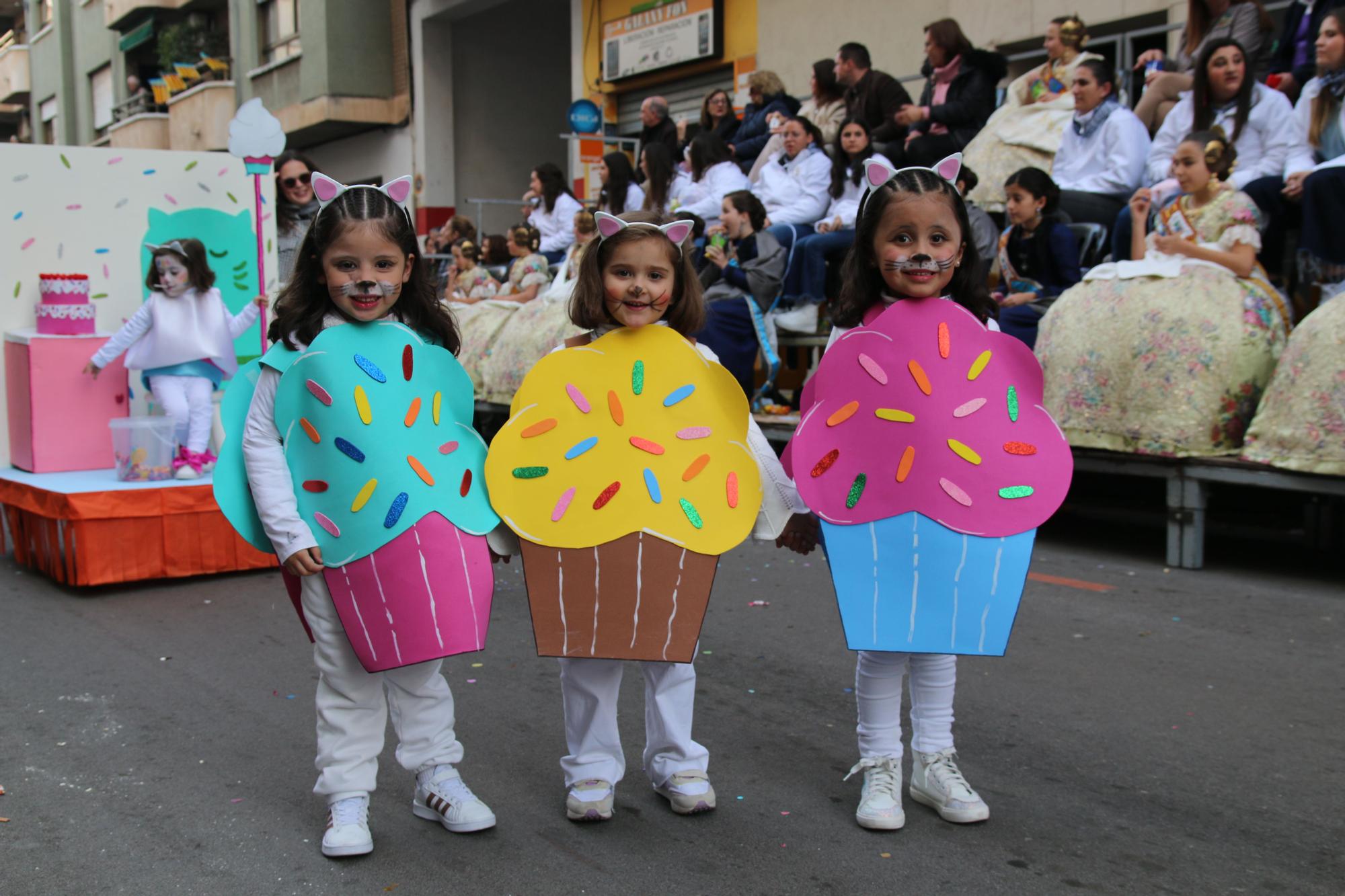 Búscate en las fotos del premio al Barri València en la cabalgata del Ninot infantil de Burriana