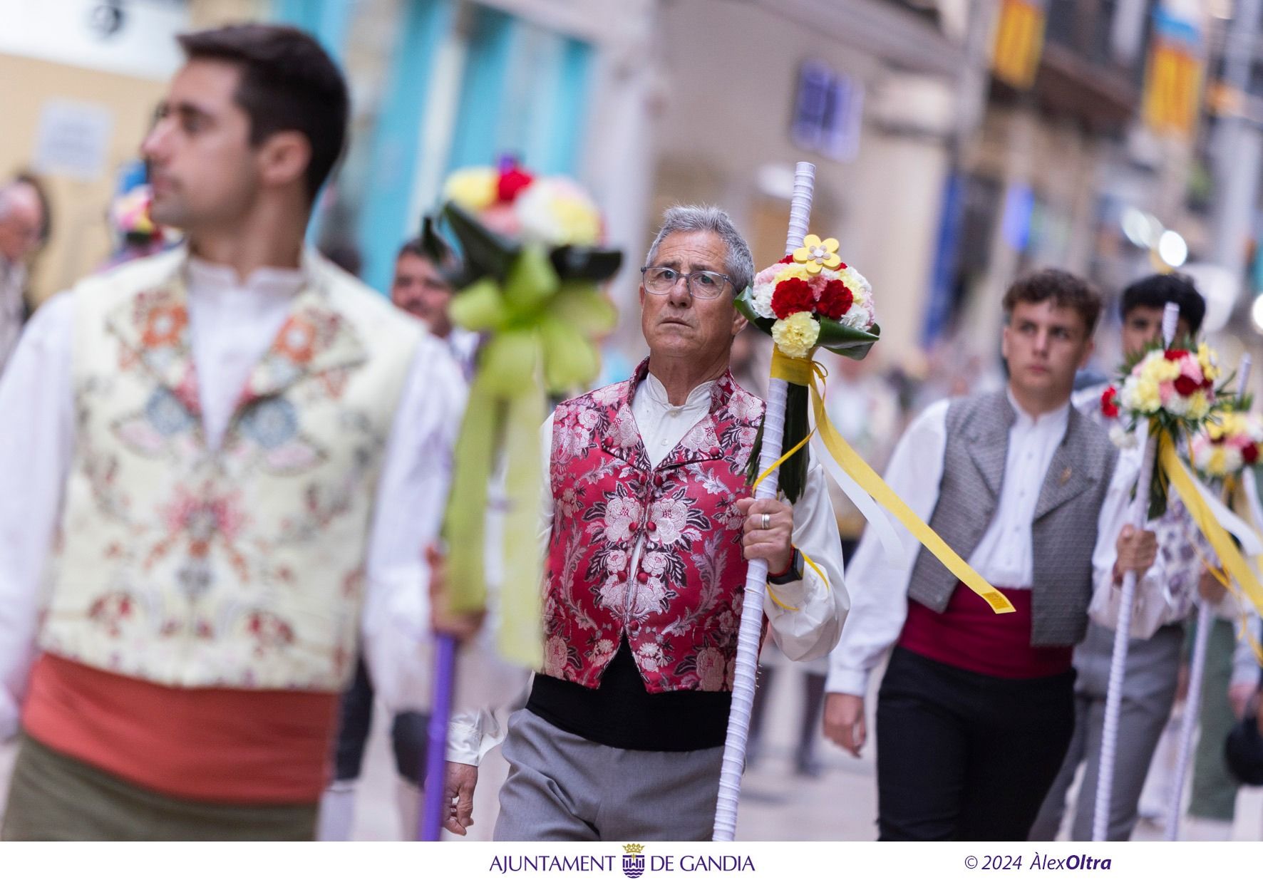 Bellas imágenes de la Ofrenda de las Fallas de Gandia