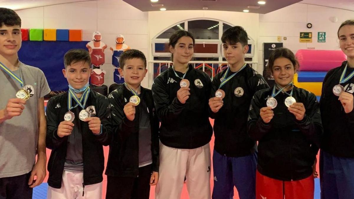 Medallistas del Club Taekwondo Sada en Avilés.