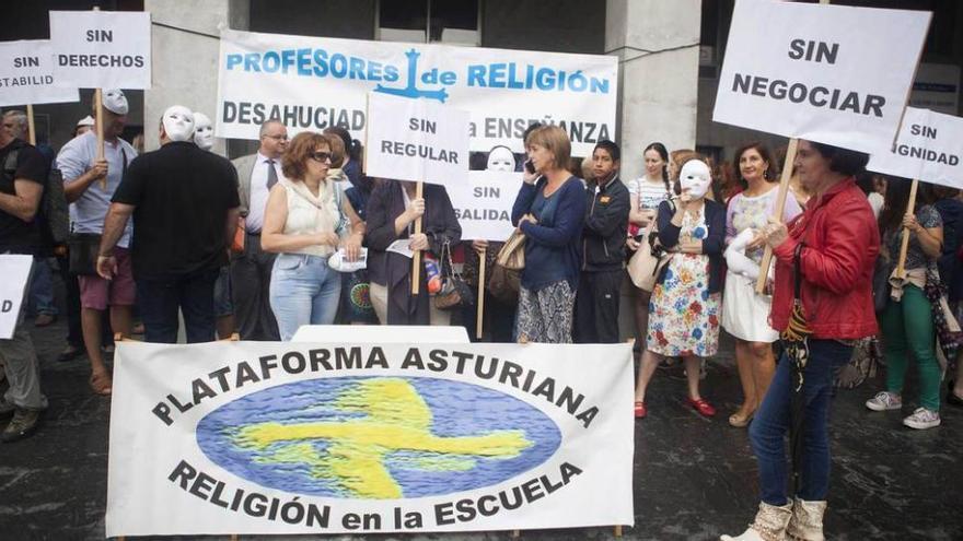 Protesta de los profesores de la Plataforma de Religión en la Escuela.