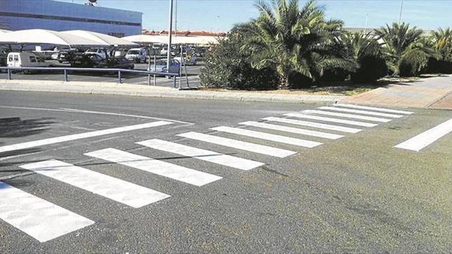 Pintan dos pasos de peatones por seguridad