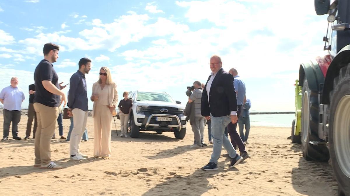 La Diputació de València incorpora nuevos vehículos y maquinaria para mejorar la limpieza de playas
