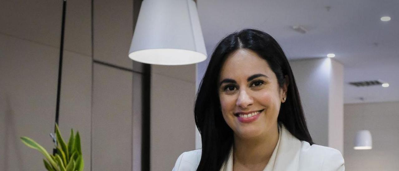 Vidina Espino, candidata de CC al Parlamento de Canarias, en un momento de la entrevista. | | ANDRÉS CRUZ