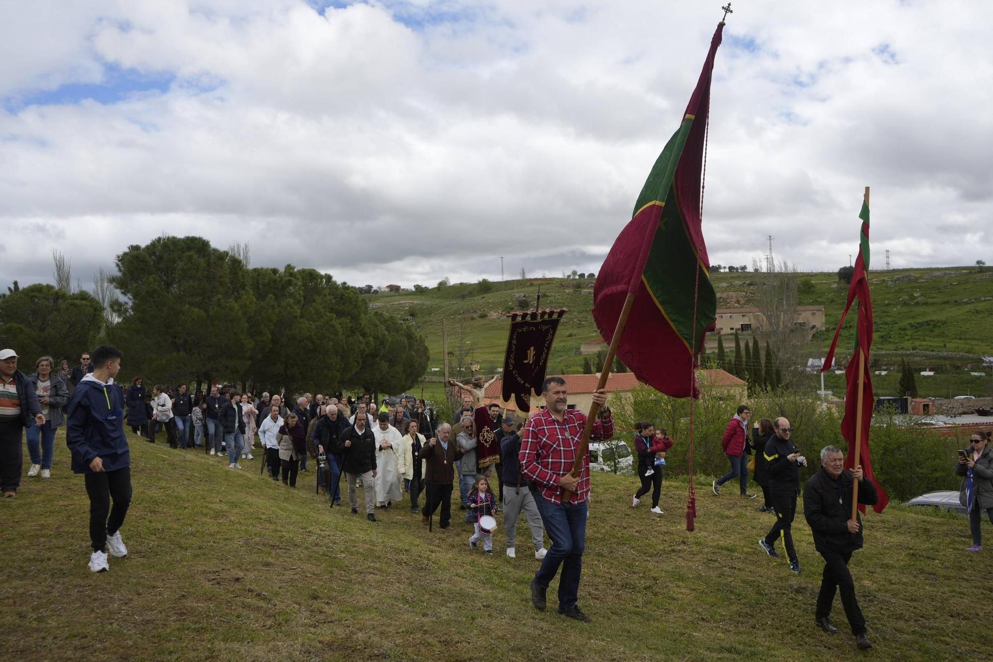 GALERÍA | El Cristo de Valderrey bendice los campos de Zamora