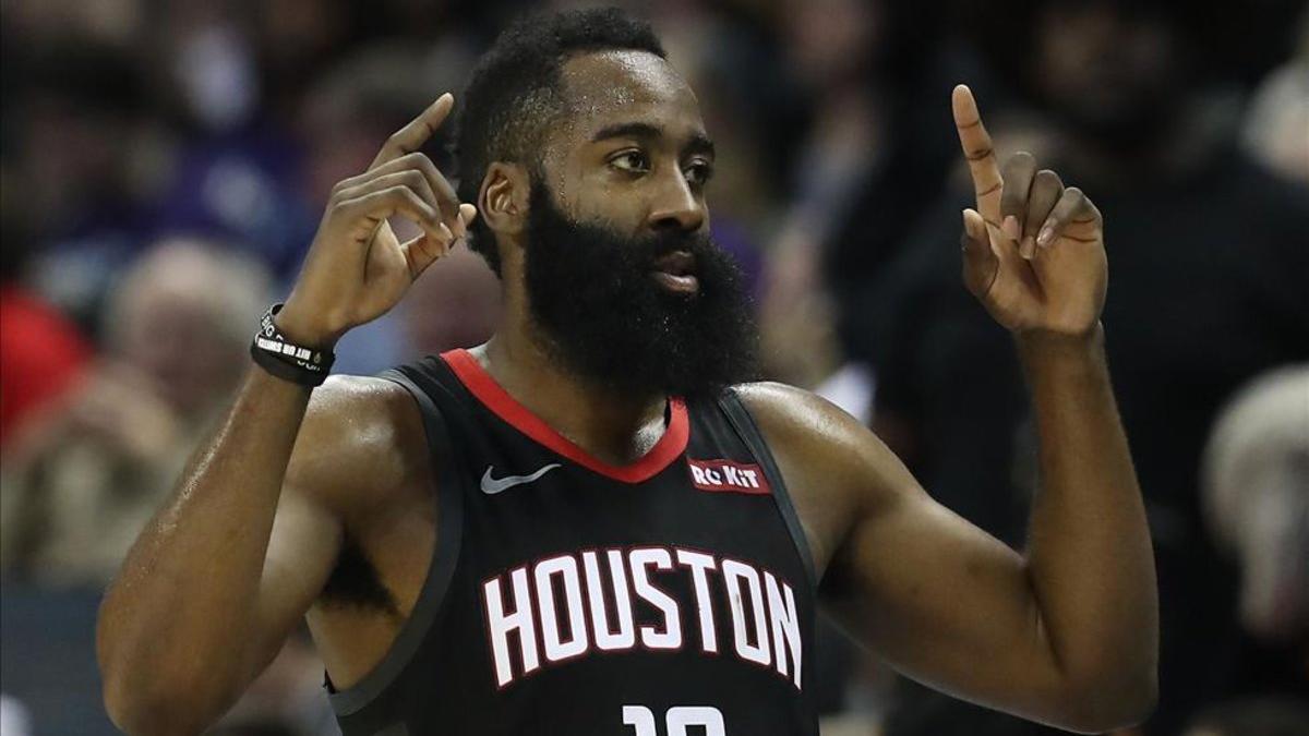 James Harden sigue 'on fire'