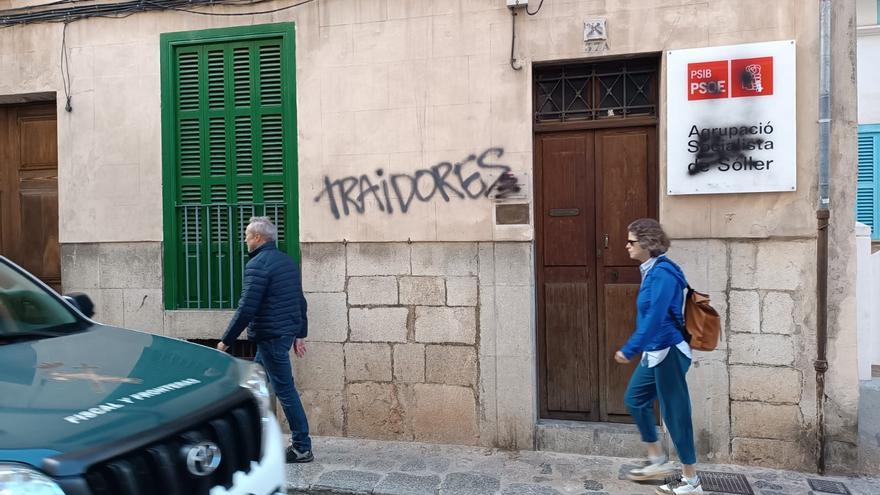 La sede del PSOE de Sóller amanece con pintadas: &quot;Traidores&quot;