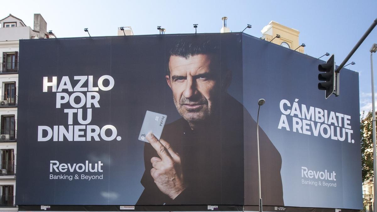 Campaña de publicidad de Revolut con el exfutbolista Luís Figo.