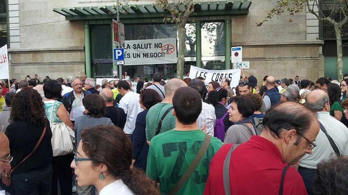 Manifestación ante el Hospital Clínic de Barcelona.