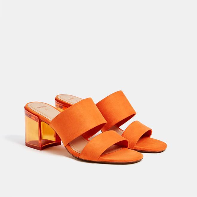 Zapatos rebajas: mules de Bershka