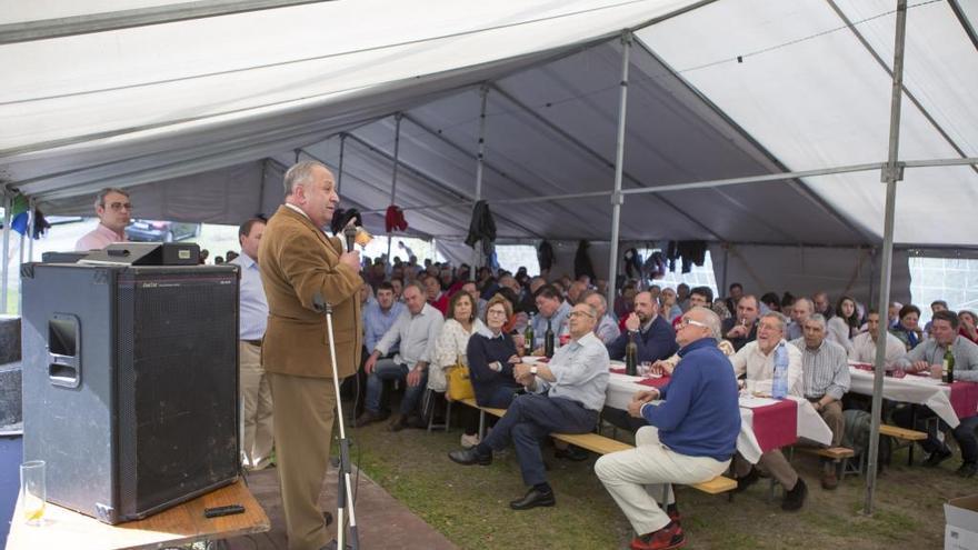 Asistentes a la Romaría Enxebre el año pasado, durante el pregón de José Ignacio Carro.