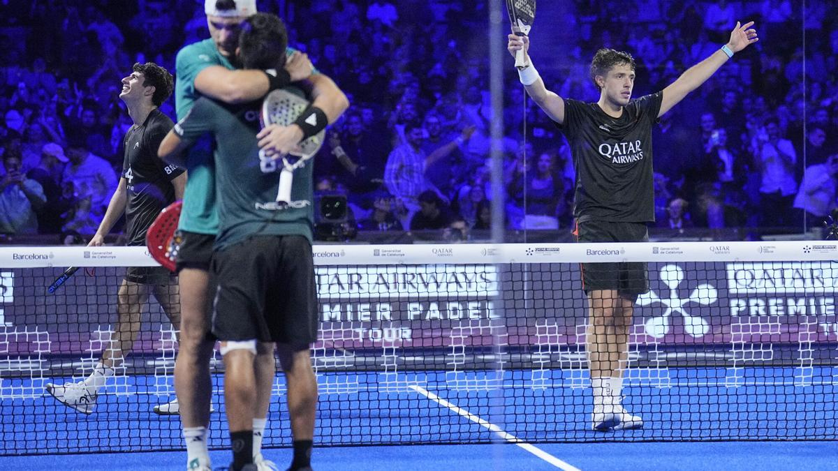 Arturo Coello y Agustin Tapia se proclaman campeones tras el partido de la final de las Qatar Airways Premier Padel Finals contra Fedrico Chingotto y Alejandro Galanen el Palau Sant Jordi de Barcelona, este domingo.