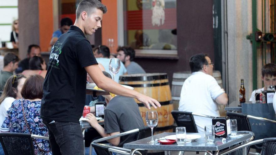 La hostelería lidera la creación de empleo en O Salnés de cara al verano.