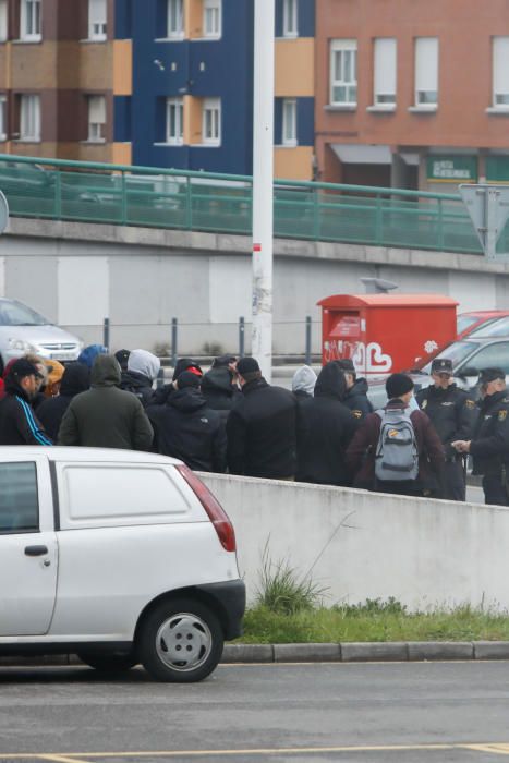 Pasan a disposición judicial los ultras detenidos por el ataque a un bar en Cimadevilla.