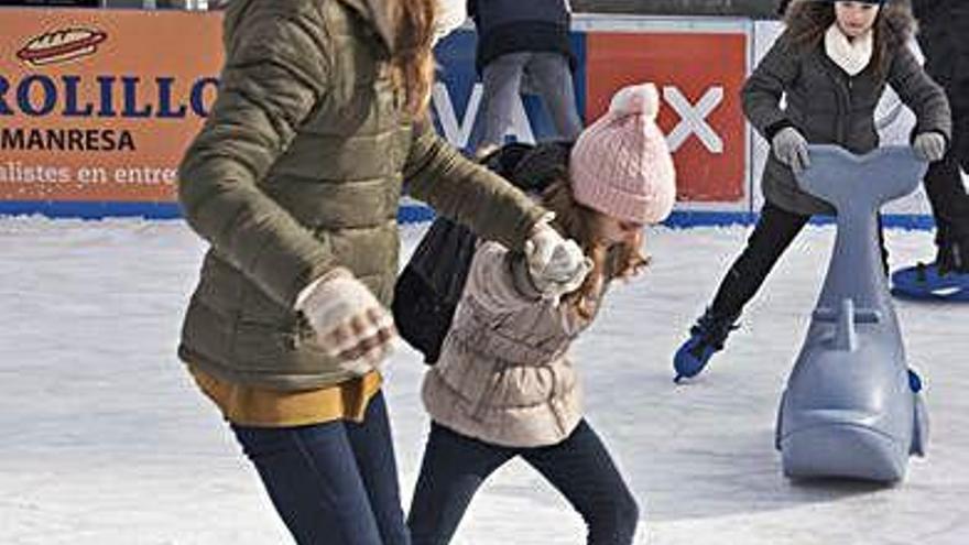 Patinadores a la pista de gel