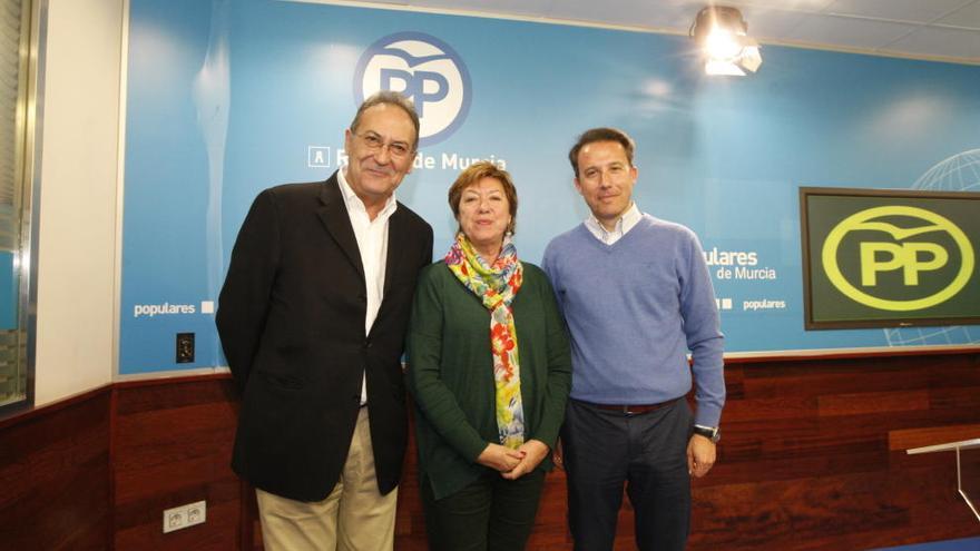 Los tres senadores por el PP por Murcia, Pedro José Pérez, Pilar Barreiro y Fulgencio Gil.
