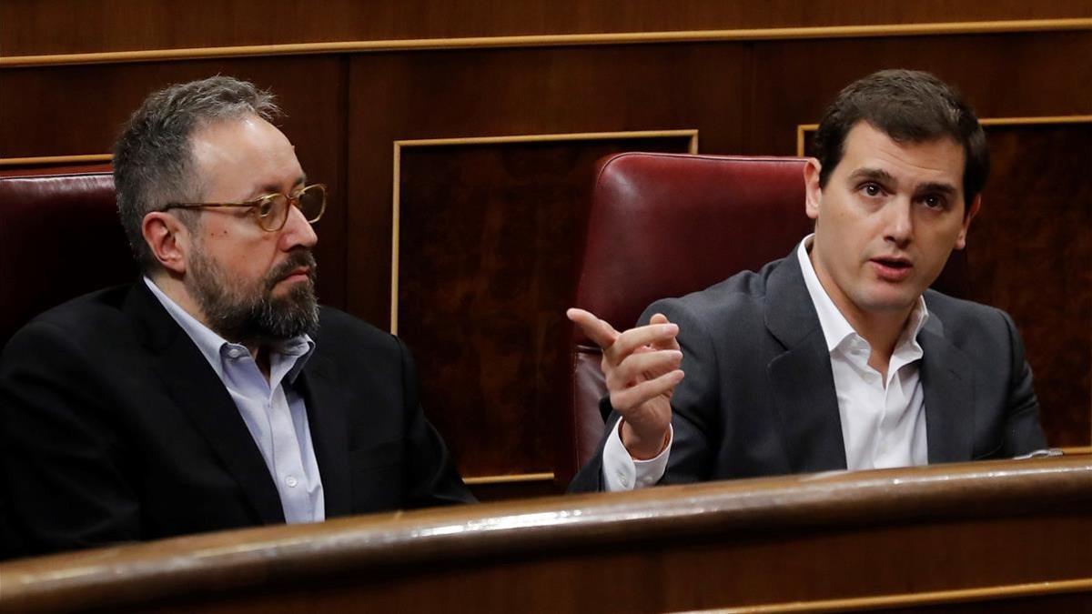 Albert Rivera y Juan Carlos Guirauta durante la sesión de control al Gobierno, esta mañana.